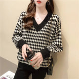 Winter V-neck Casual Fashion Printing Loose Sweater Top Women Korean Style All-match Knitting Pullover Long Sleeve Jumper-Outfit