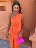 Orange Oblique Shoulder Maxi Dress For Women Sexy Slim Open Back Sleeveless Pleated Robe 2024 Female New Elegant Streetwear-Outfit