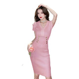 Temperament Xiaoxiang Name Yuanfeng Short-Sleeved V-Neck Knitted Dress A Woman's Waist Shows A Thin Waist And A Middle-Style Skirt With Hips-Outfit