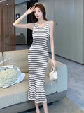 Live-Action Dress With A Neck Halter And A Waistcoat Is A New Style Of Knitted Dress With All Kinds Of Hips In Summer.-Outfit