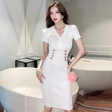 Temperament Xiaoxiang Name Yuanfeng Short-Sleeved V-Neck Knitted Dress A Woman's Waist Shows A Thin Waist And A Middle-Style Skirt With Hips-Outfit