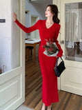 Tall Man With An Extra-Long Sweater With An Autumn And Winter V-Collar, A Long-Sleeved Skirt, A Slim, Bottomed Knitted Dress-Outfit